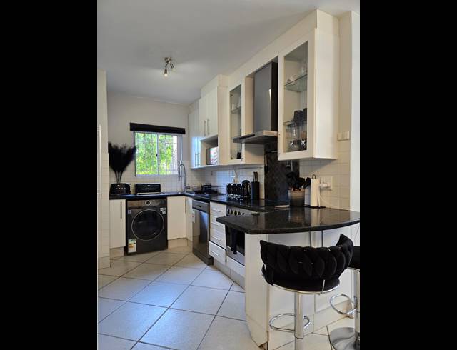 3 BEDROOM TOWNHOUSE FOR SALE IN BLUEWATER BAY